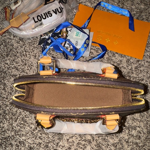 Premium Luxury Brown Lettered Handbag - Picture 4 of 5